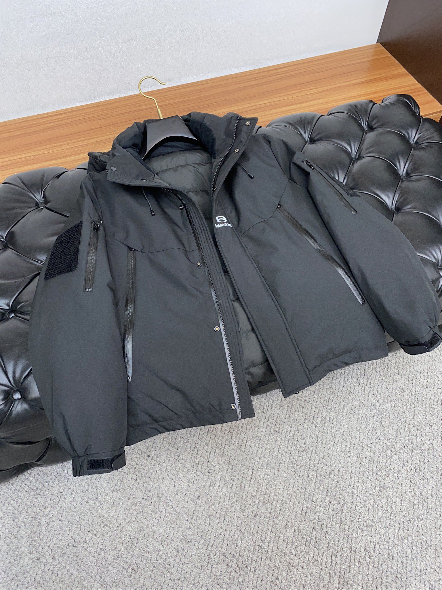 バレンシアガ「Balenciaga」‌2024秋冬最新ダウンジャケット