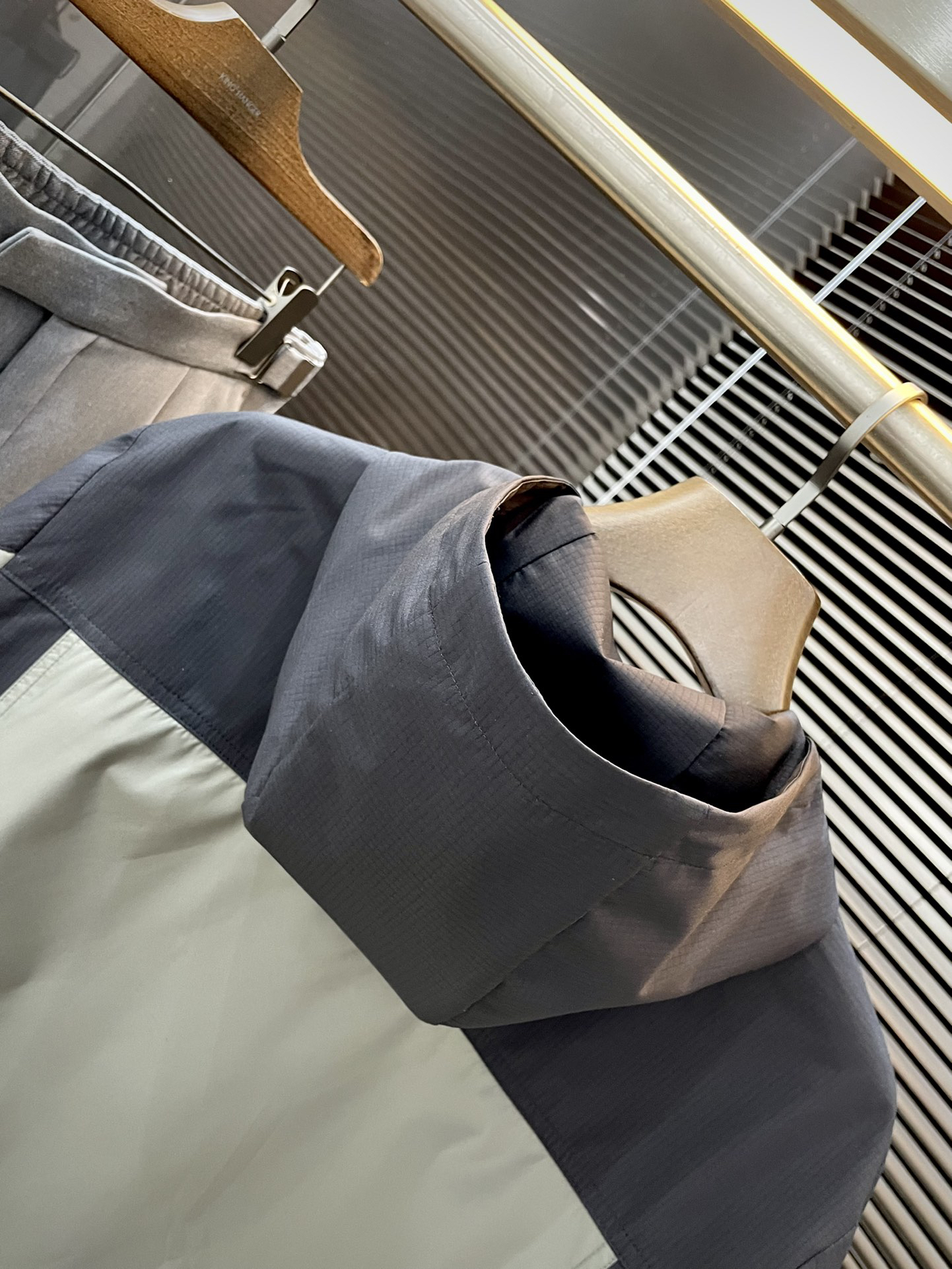 モンクレール「Moncler」最新春と秋のおしゃれなフードジャケット