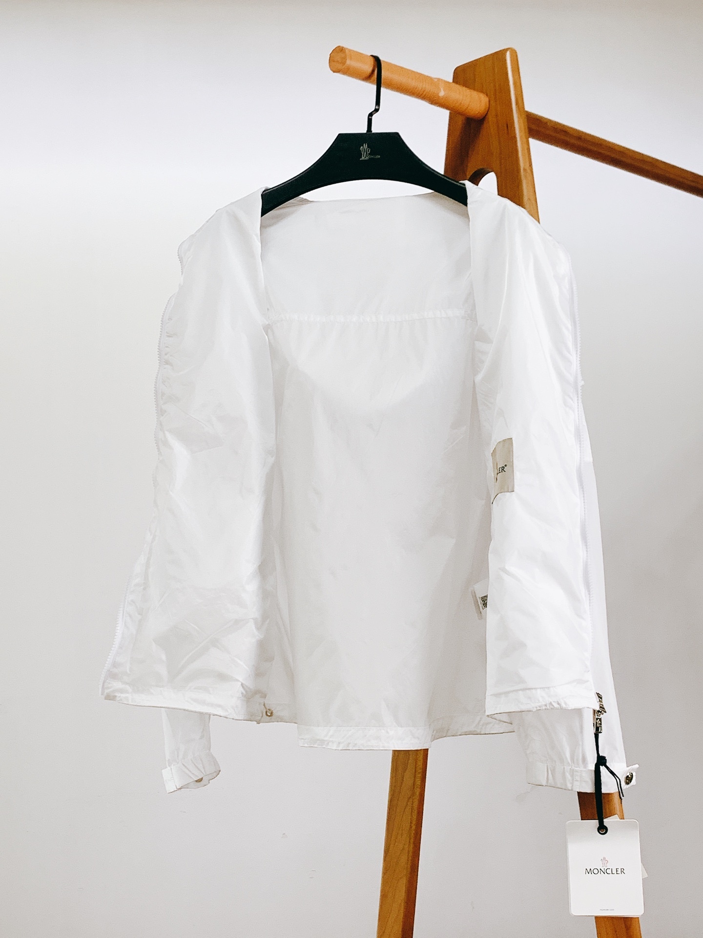 モンクレール「Moncler」 ウォータープルーフ フード付きジャケット