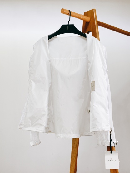 モンクレール「Moncler」 ウォータープルーフ フード付きジャケット