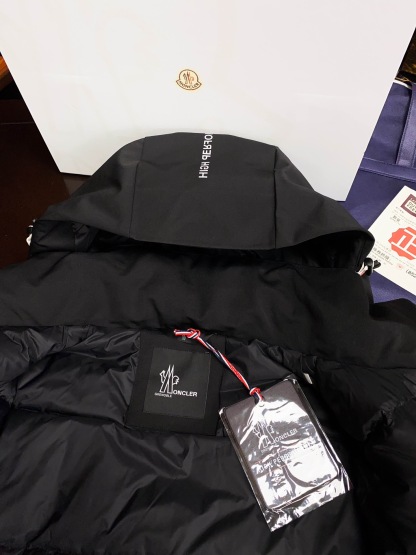 モンクレール「Moncler」Grenoble 2025 新作 メンズスキーダウンブルゾン