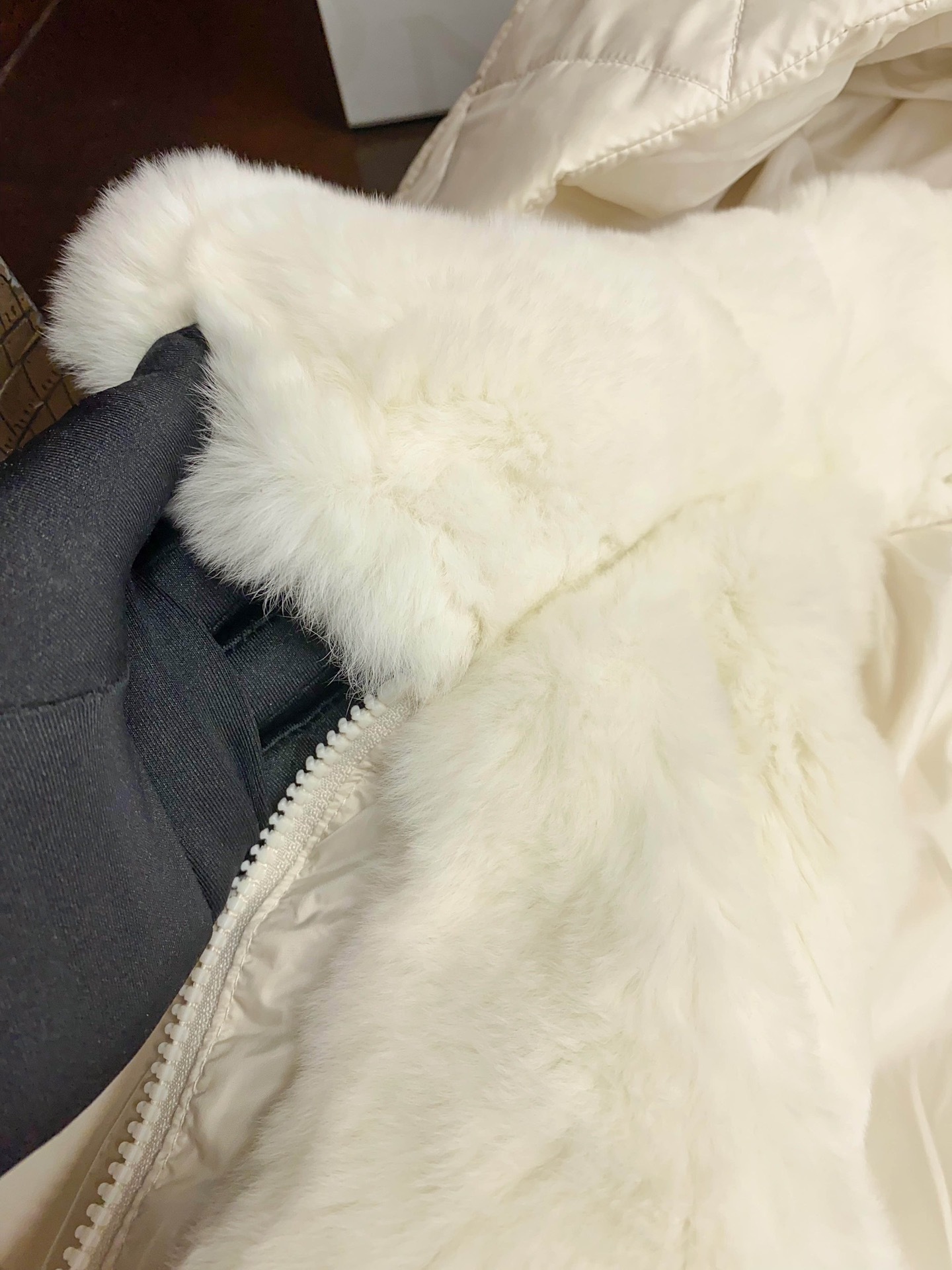 モンクレール「Moncler」 2025秋冬 タッチードファー ダウンブルゾン