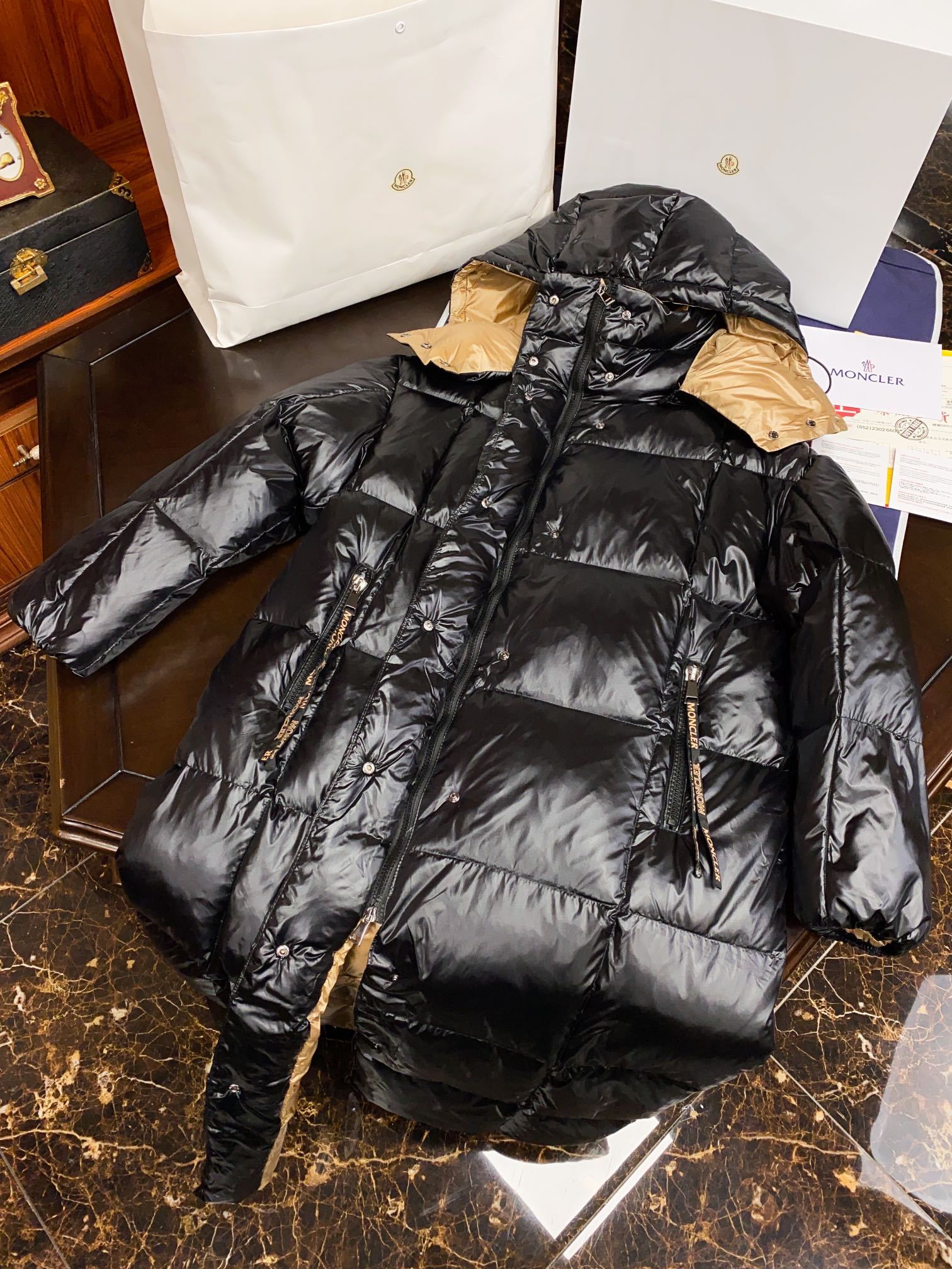 モンクレール「Moncler」ミドル丈フード付きダウンジャケット