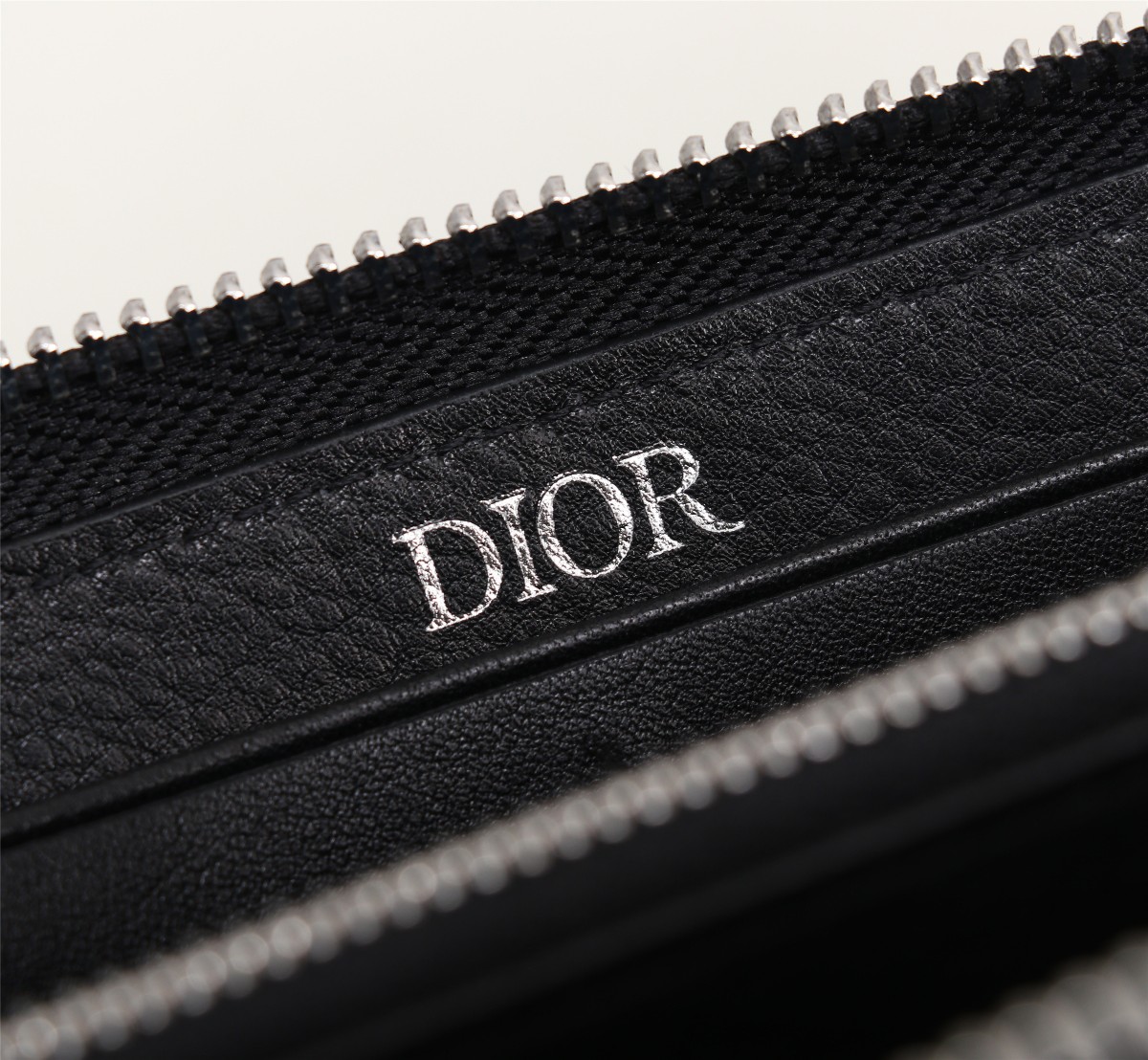 ディオール「Dior」ロングジップウォレット