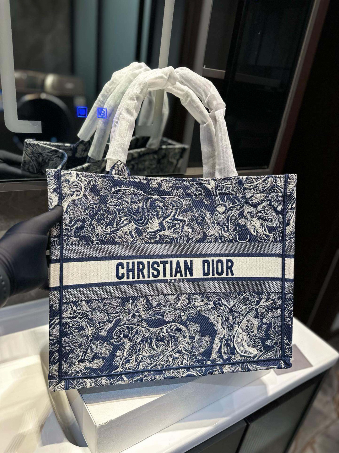 ディオール Dior Book Tote バッグ スモール、ミディアム、ラージの3つのサイズ