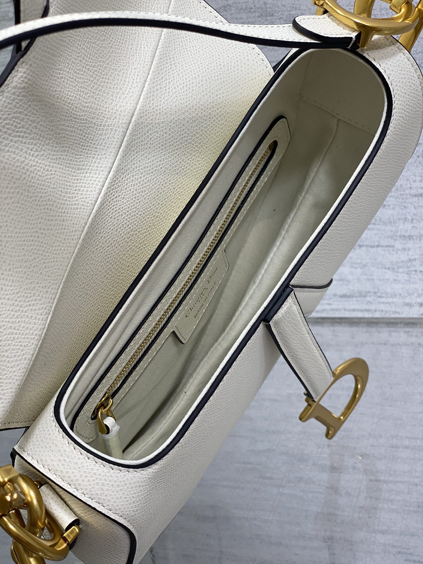 ディオール「Dior」Saddle バッグ グレインドカーフスキン