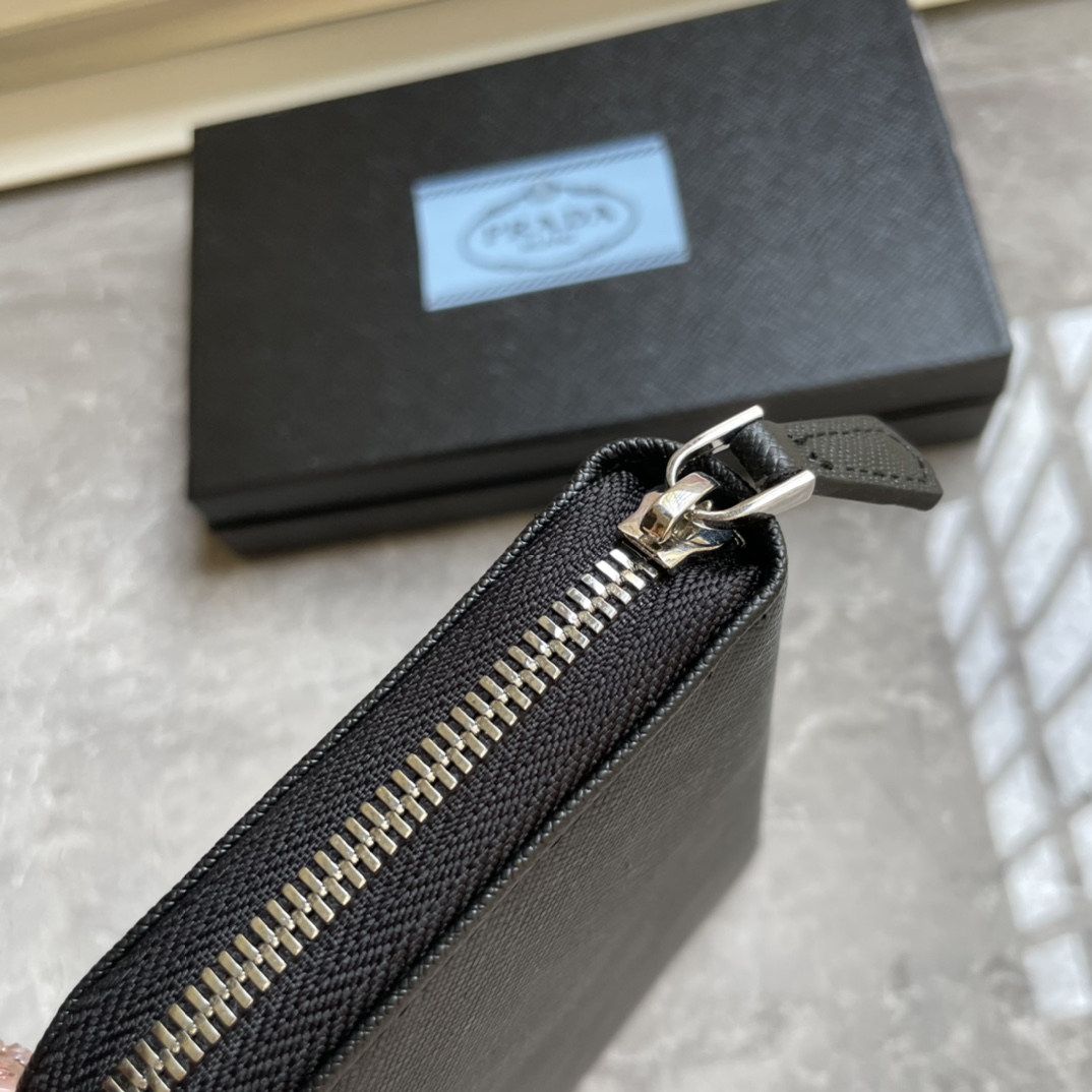 プラダ「PRADA」サフィアーノレザー 財布