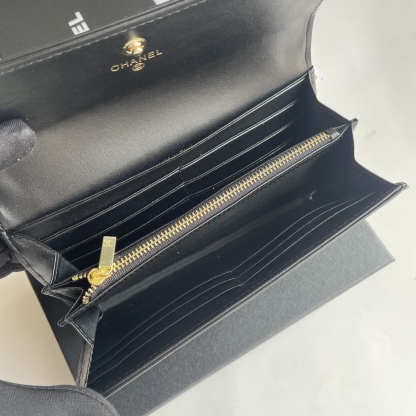 シャネル「Chanel」二つ折りレザーウォレット