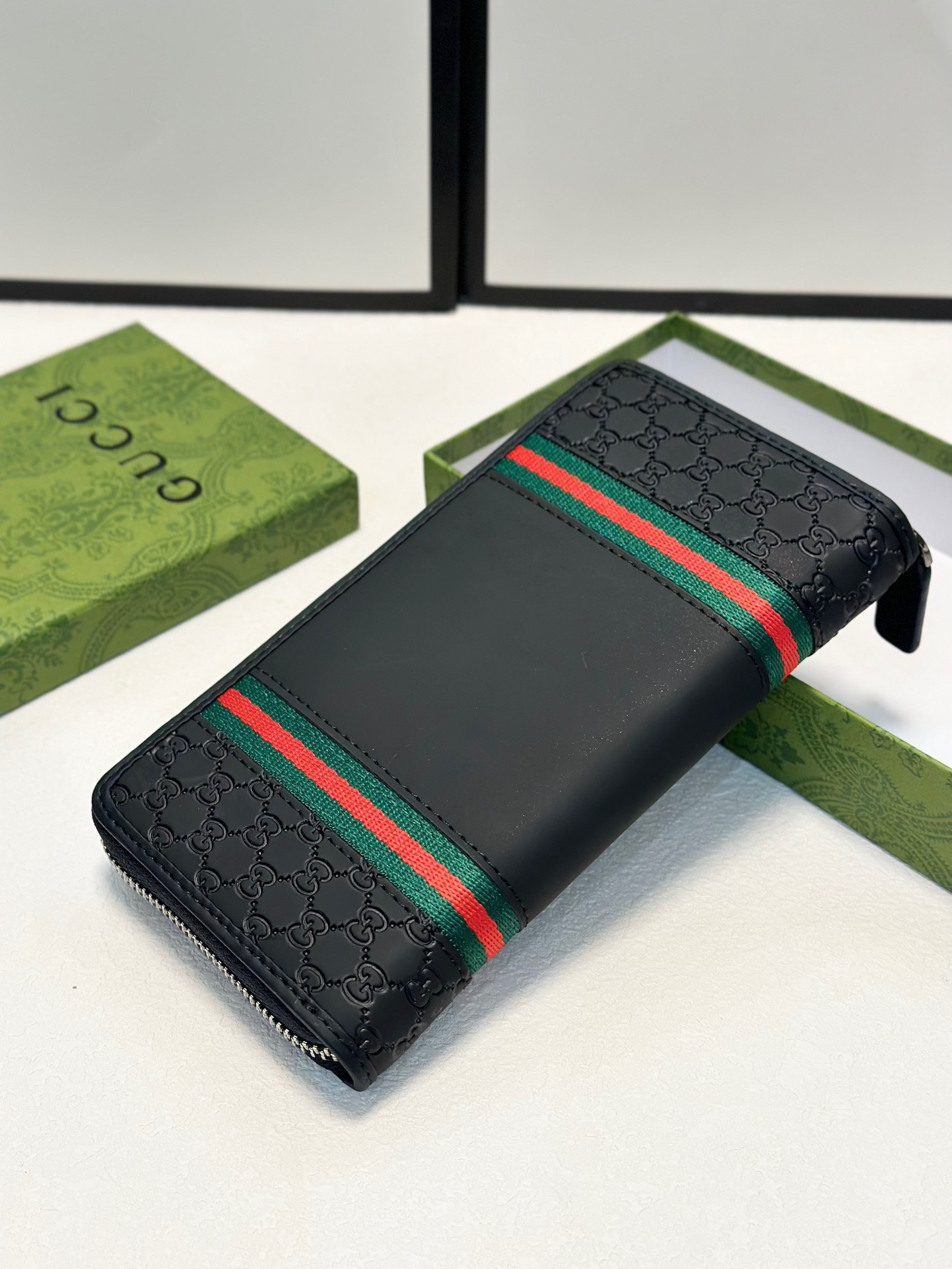 グッチ「Gucci」シグネチャー レザー ウェブ ジップアラウンドウォレット