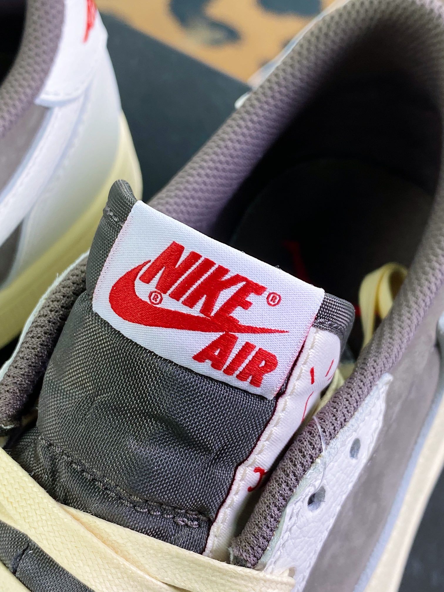 「コラボモデル」Nike Air Jordan 1 Low x Travis Scott「Sail and Ridgerock」