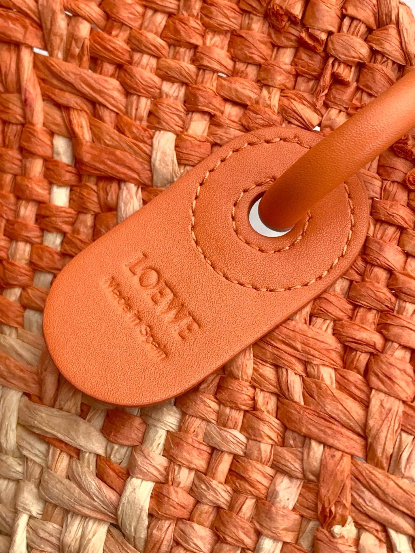 ロエベ「LOEWE」アナグラム バスケットバッグ ミディアム（イラカヤシ&カーフ）