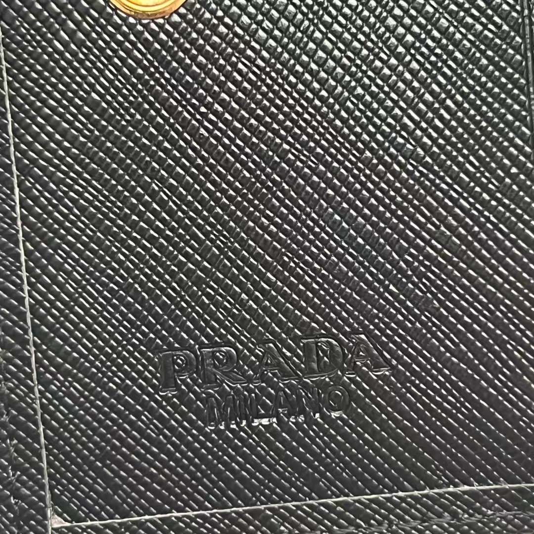 プラダ「Prada」メンズ ショートウォレット