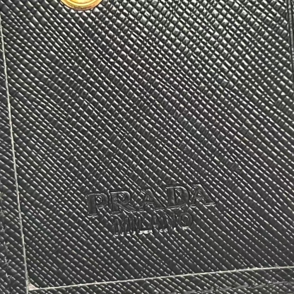 プラダ「Prada」メンズ ショートウォレット