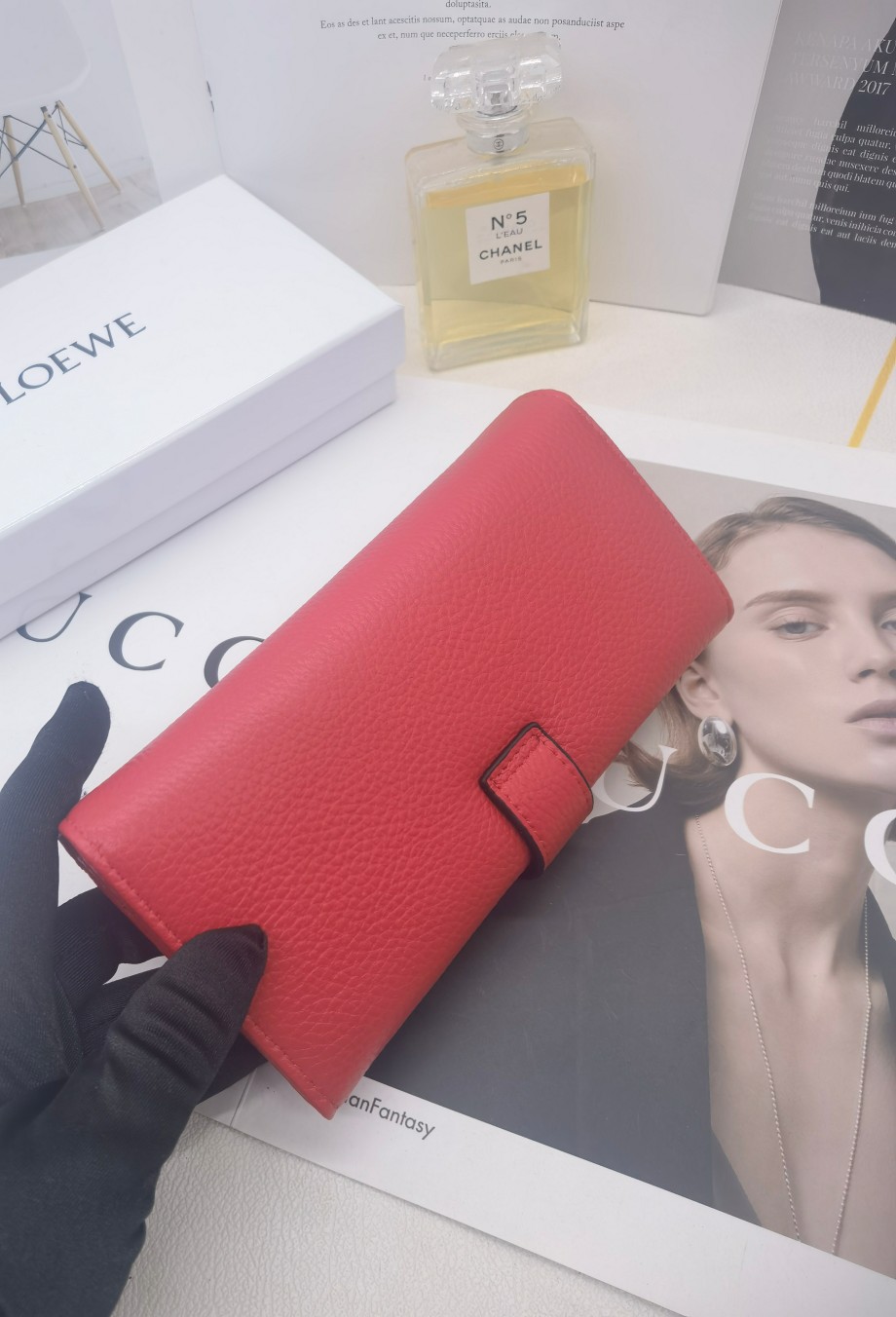 ロエベ「LOEWE」ぺブル バーティカル ウォレット ミディアム