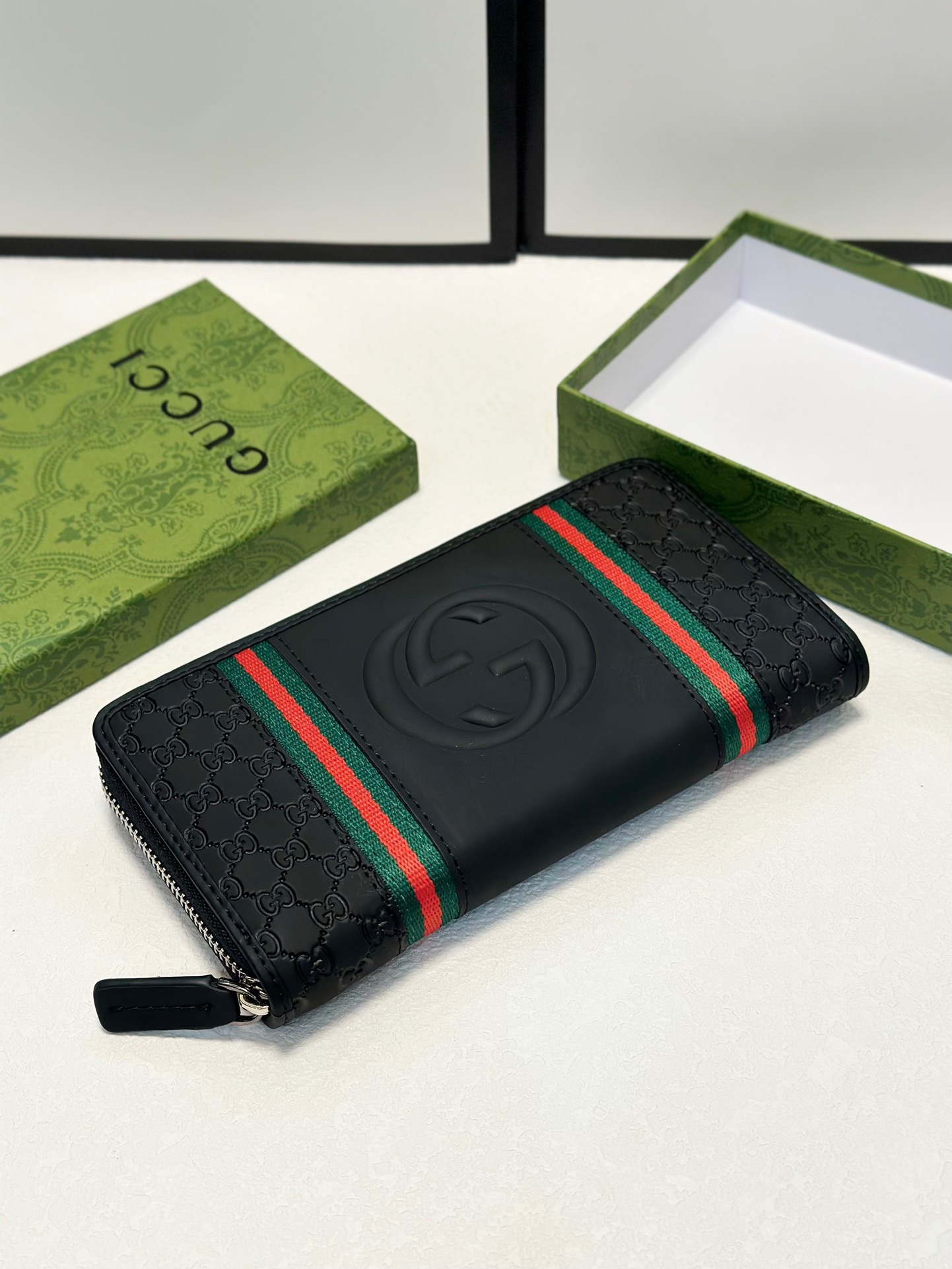 グッチ「Gucci」シグネチャー レザー ウェブ ジップアラウンドウォレット