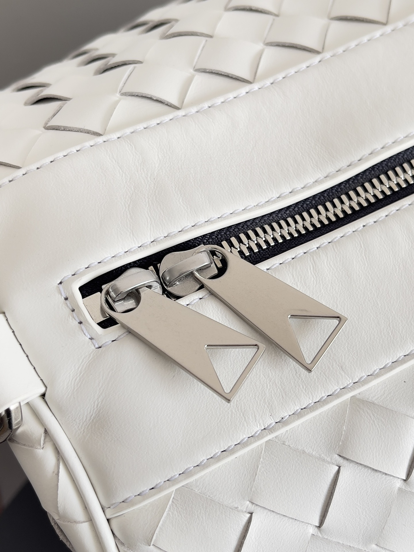 ボッテガ・ヴェネタ「Bottega Veneta」イントレチャート ラージトラベルバッグ