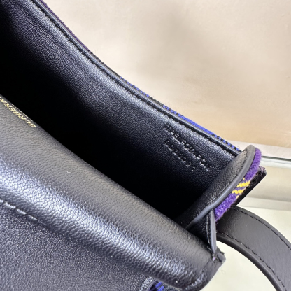 バーバリー「Burberry」ストラクチャードバッグ