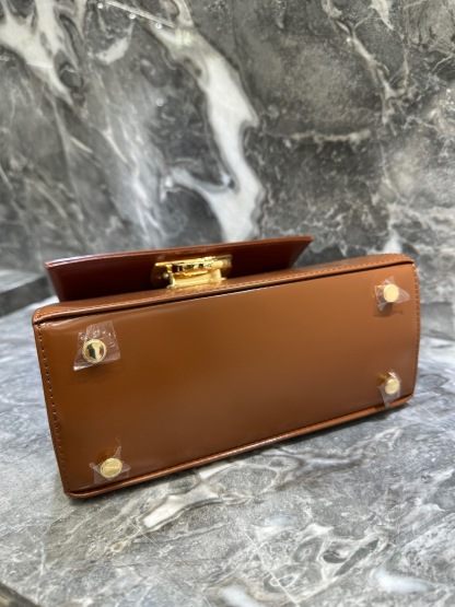 フェラガモ「Ferragamo」ミュージアムコレクション レトロトップハンドルバッグ