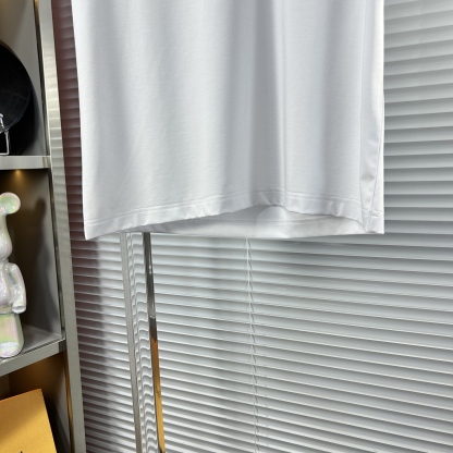 ヴァレンティノ「Valentino」SS25 サマーコレクション トップクラス ロゴプリント ショートスリーブTシャツ