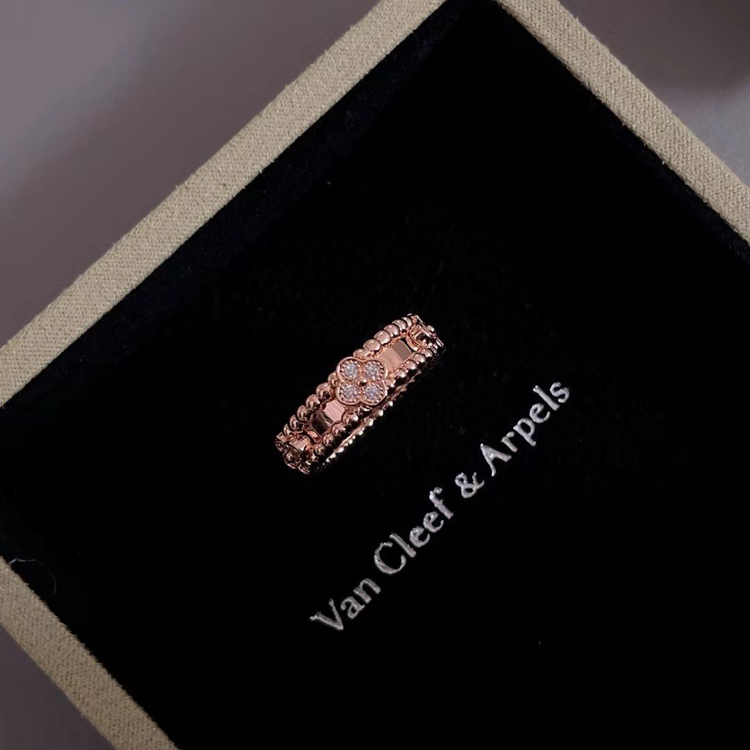 ヴァン クリーフ＆アーペル「Van Cleef & Arpels」Vintage Alhambra レーザーカット バイオレット 5モチーフ