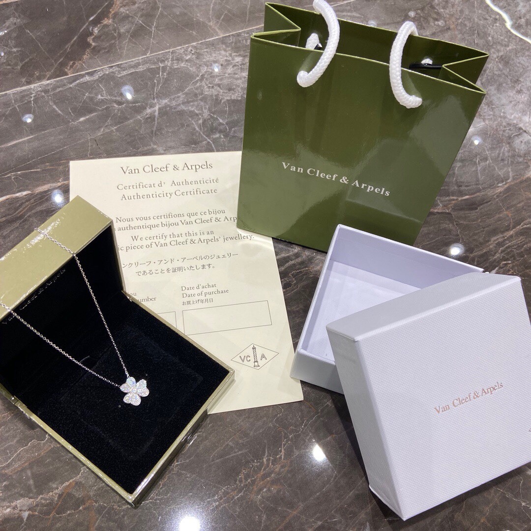 ヴァン クリーフ＆アーペル「Van Cleef & Arpels」Alhambra 18Kイエローゴールド マザーオブパール ペンダント42cm