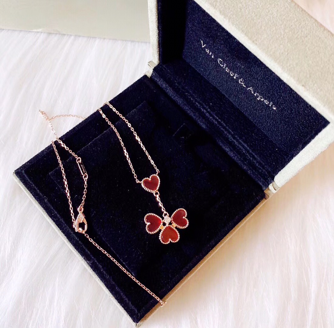 ヴァン クリーフ＆アーペル「Van Cleef & Arpels」Sweet Hearts ハートペンダント42cm