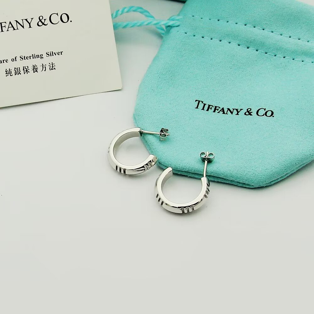 ティファニー「Tiffany & Co.」Atlas X ローマンアラビックフープピアス