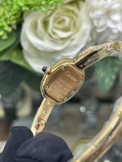 カルティエ「Cartier」バニュール ミディアム クォーツ 腕時計32mm