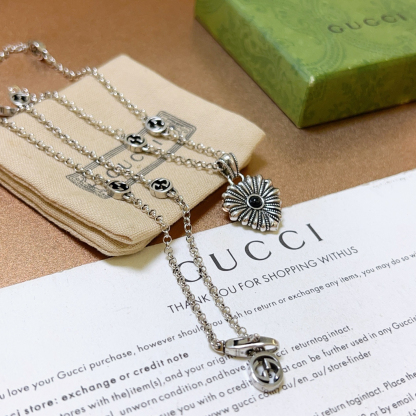 グッチ「Gucci」Anger Forest シルバーネックレス