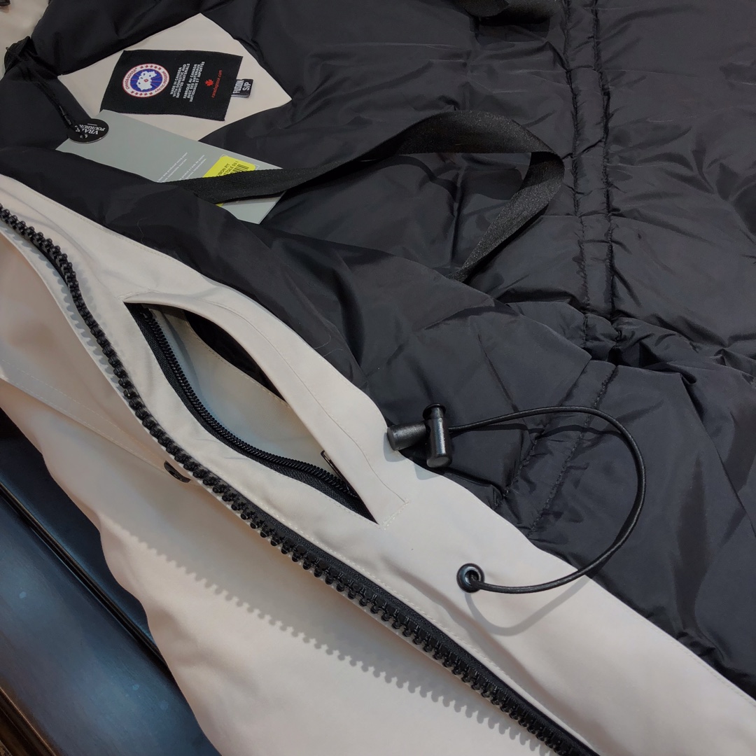 カナダグース「Canada Goose」レディース ロングダウンコート