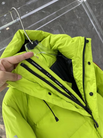 カナダグース「Canada Goose」ユニセックス リフレクティブダウンジャケット