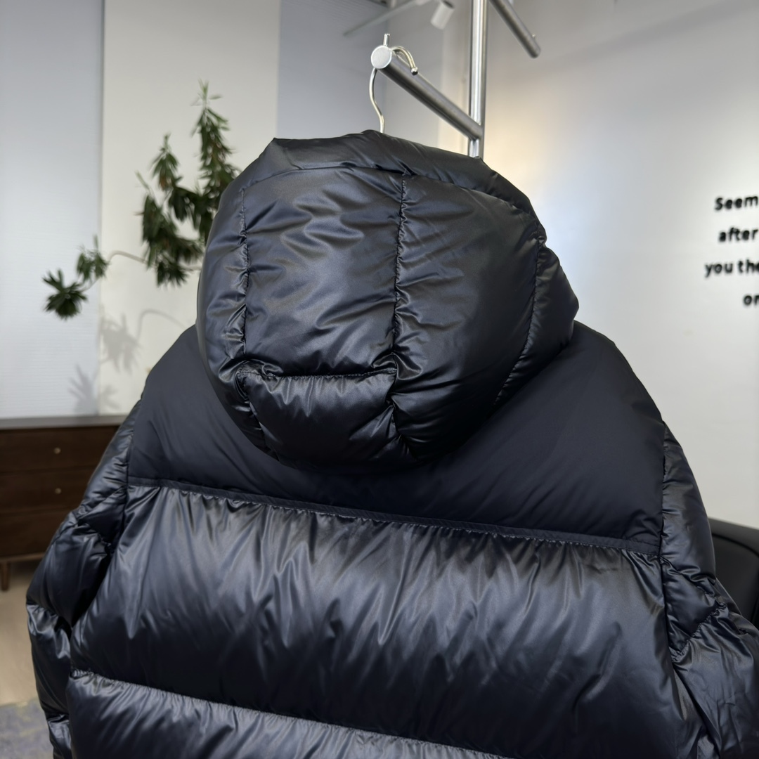 バーバリー「Burberry」アルファベットエンブレムダウンジャケット