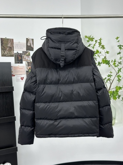 バーバリー「Burberry」 デタッチャブルスリーブ フード付きダウンジャケット