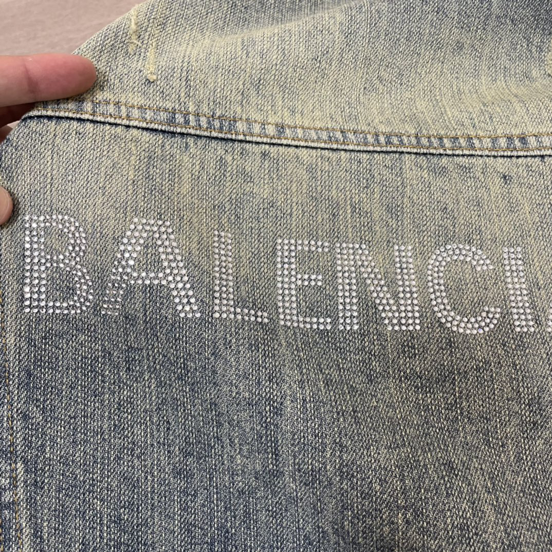 バレンシアガ「Balenciaga」blcg水洗いして古い背中のドリルを作るスローガンデニムジャケット