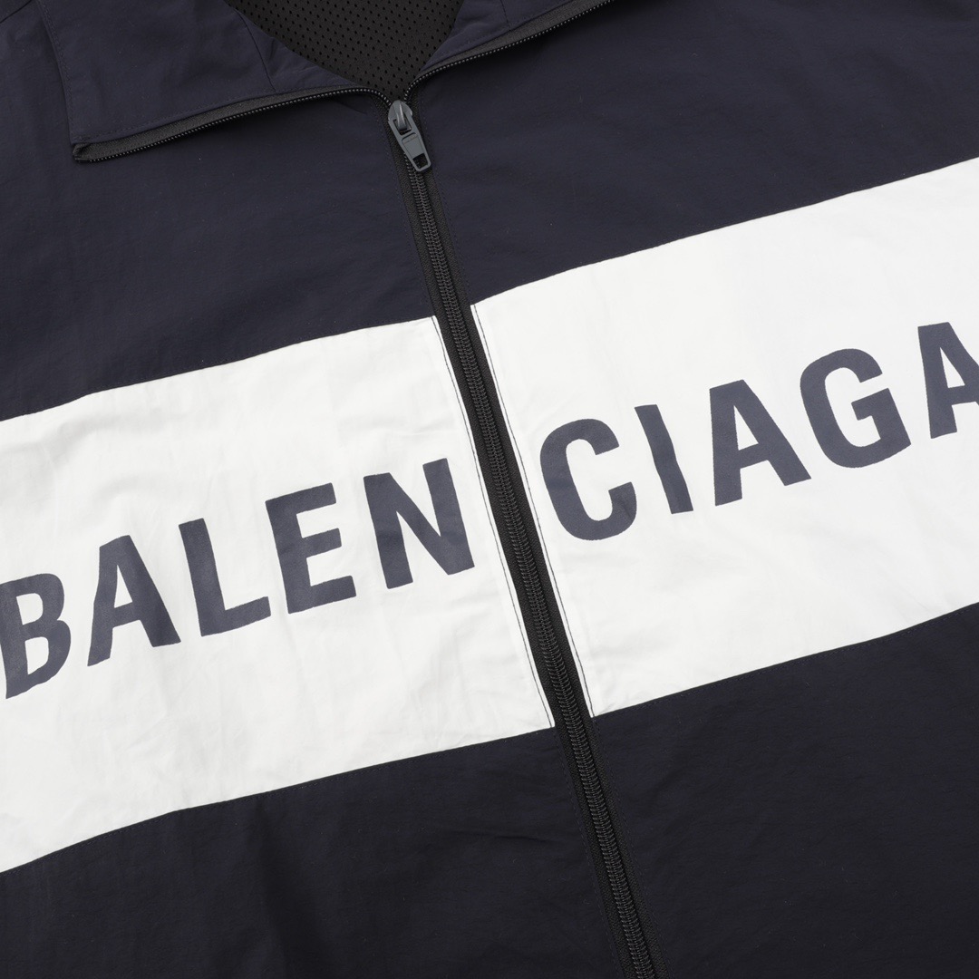バレンシアガ「Balenciaga」BLCGコラージュアルファベットプリントジャケットポンチョ