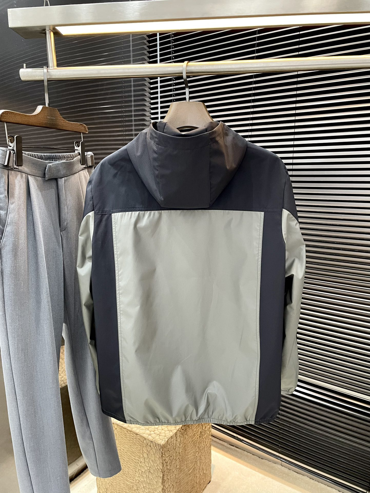 モンクレール「Moncler」最新春と秋のおしゃれなフードジャケット