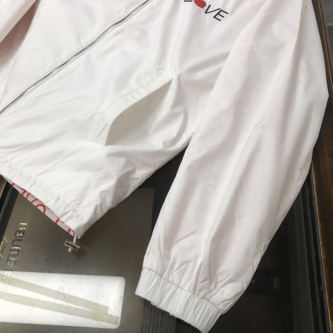 モンクレール「Moncler」2024最新パーカージャケット