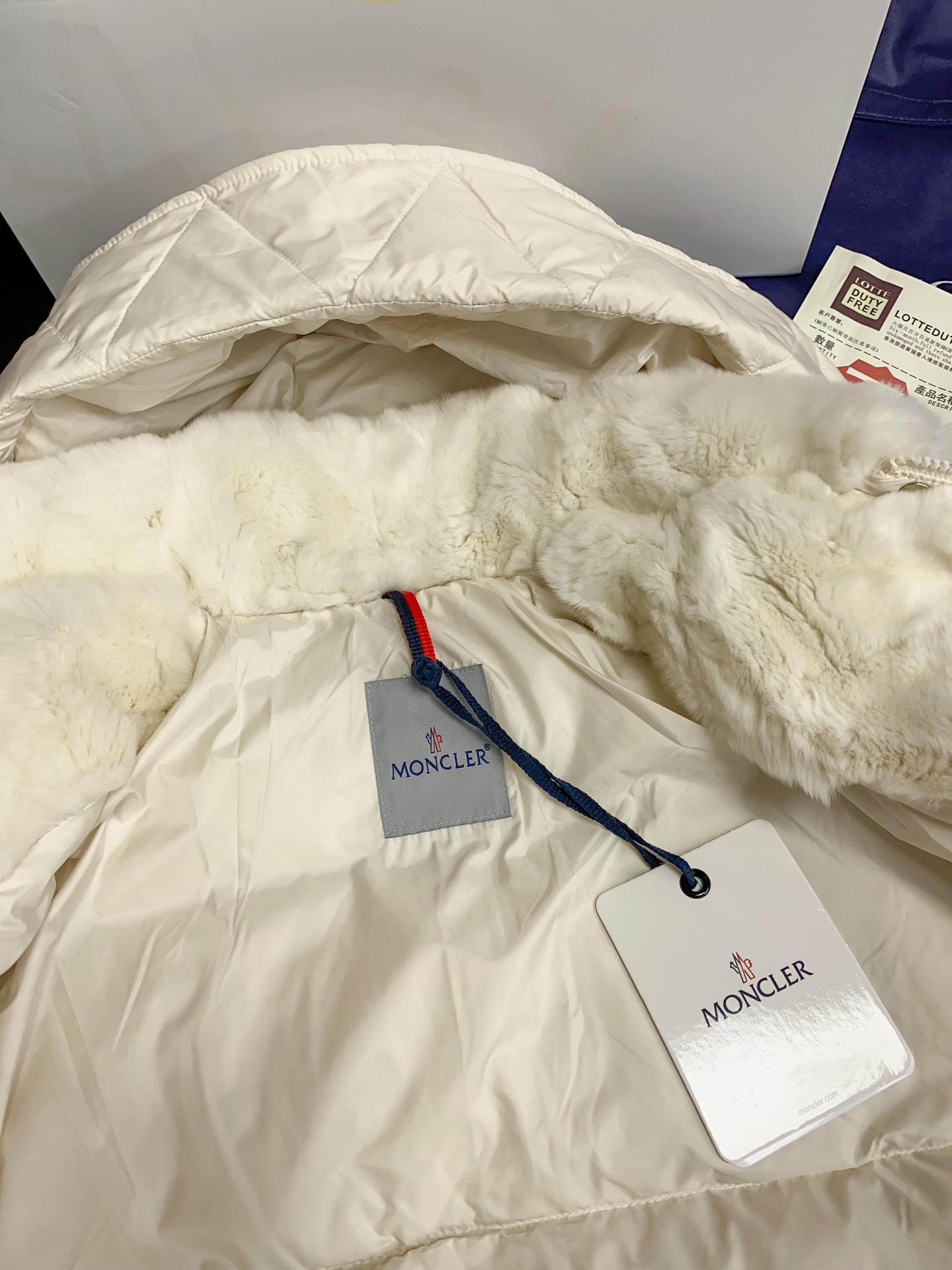 モンクレール「Moncler」 2025秋冬 タッチードファー ダウンブルゾン