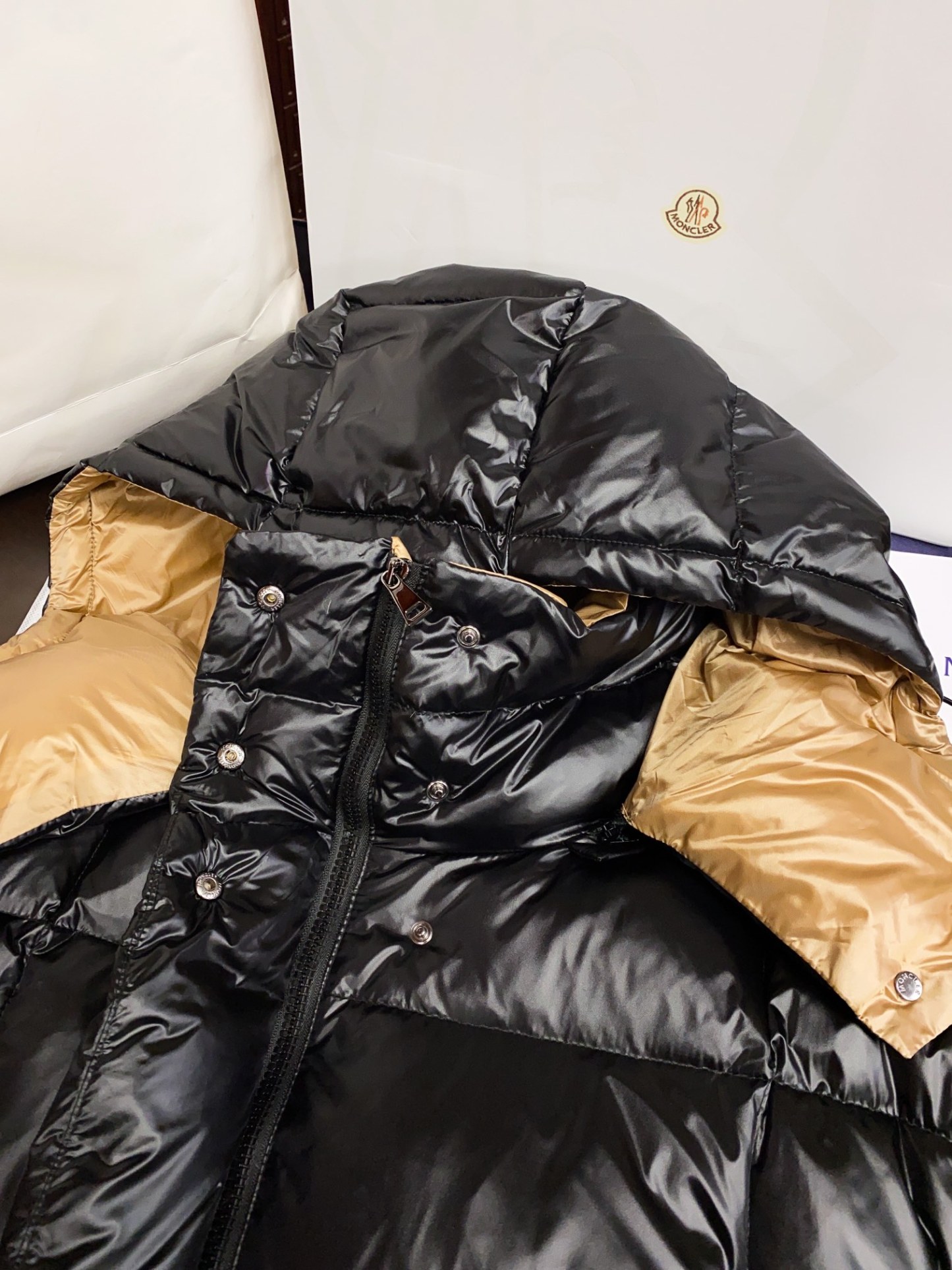 モンクレール「Moncler」ミドル丈フード付きダウンジャケット