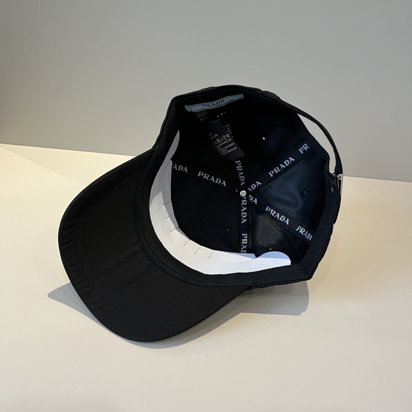 プラダ「Prada」ADA 新作クラシックキャップ