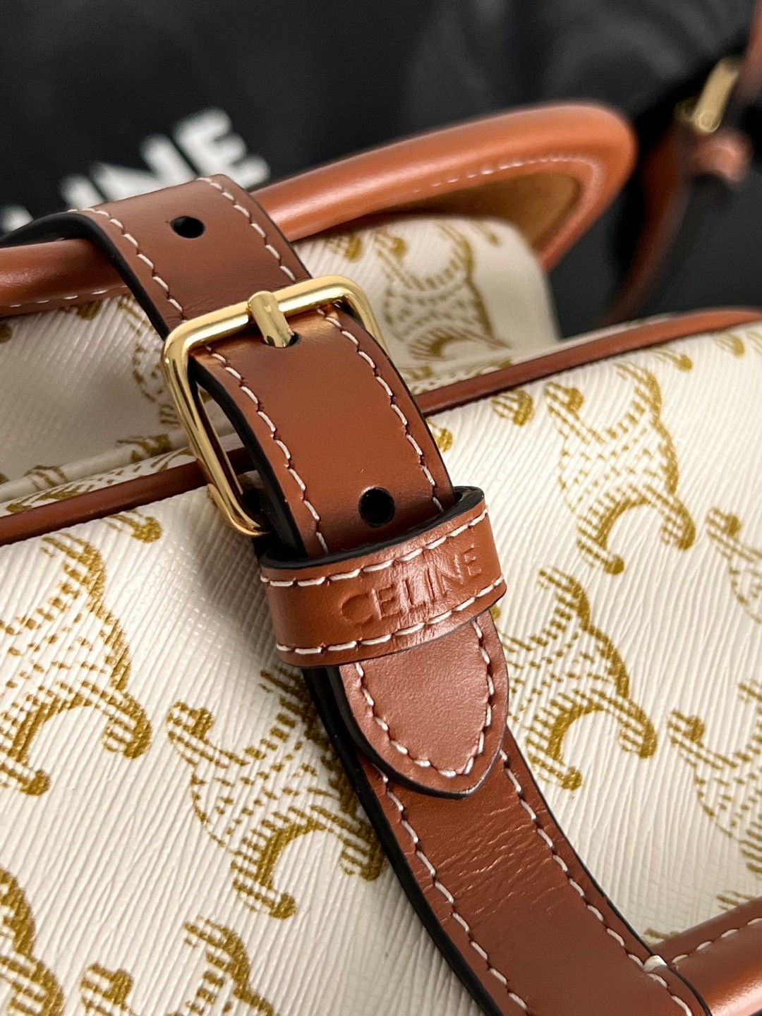 セリーヌ「Celine」FOLCO TRIOMPHE CANVAS サドルバッグ