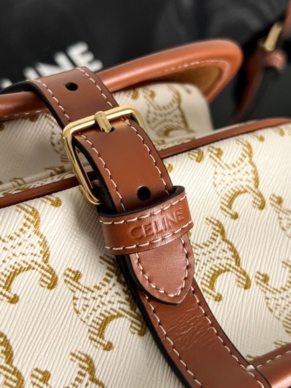 セリーヌ「Celine」FOLCO TRIOMPHE CANVAS サドルバッグ