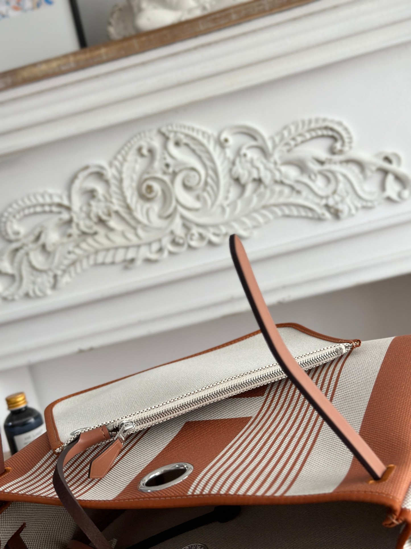 エルメス「Hermès」ハーバッグ ジップ31 鋲打ちトートバッグ「Herbag Zip 31 hobnailed」