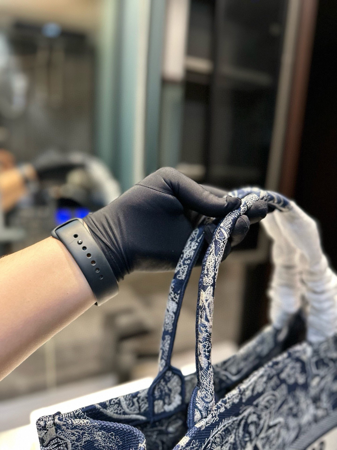 ディオール Dior Book Tote バッグ スモール、ミディアム、ラージの3つのサイズ