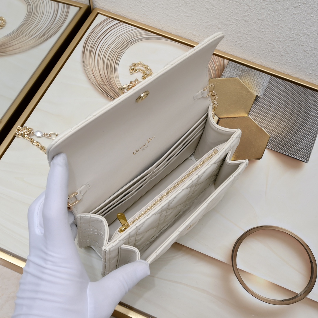 ディオール「Dior」Lady Dior チェーンバッグ