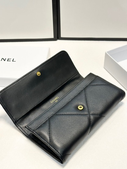 シャネル「Chanel」二つ折りレザーウォレット