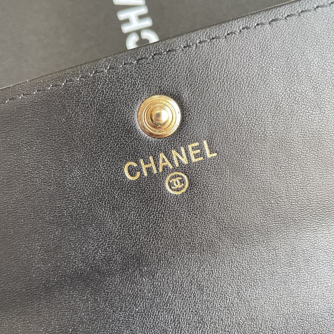 シャネル「Chanel」二つ折りレザーウォレット