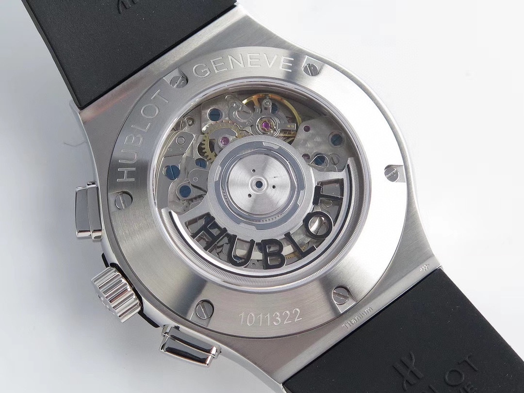 ユーボット「Hublot」Classic Fusion Chronograph Titanium