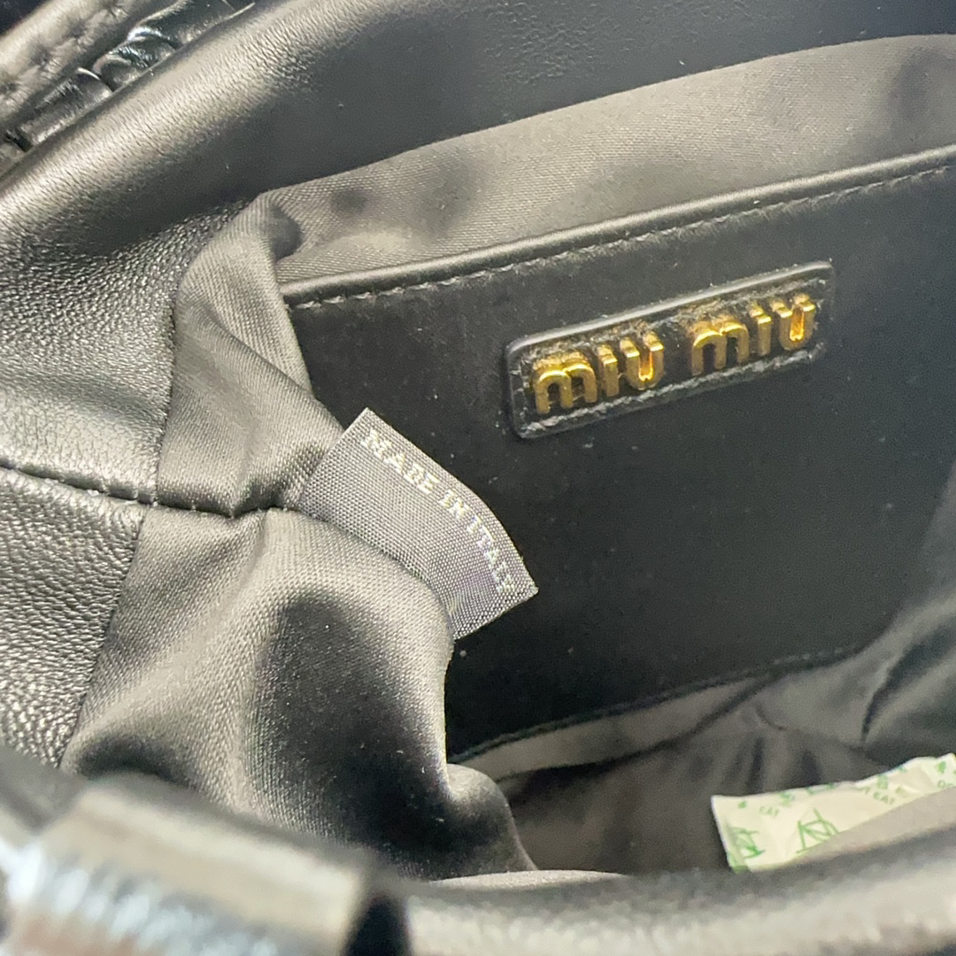 ミュウミュウ「Miu Miu」Aventure Matelassé ハンドバッグ