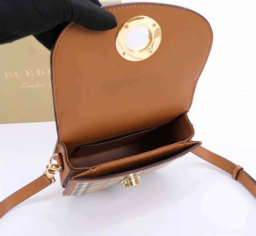 バーバリー「Burberry」 クロスボディバッグ